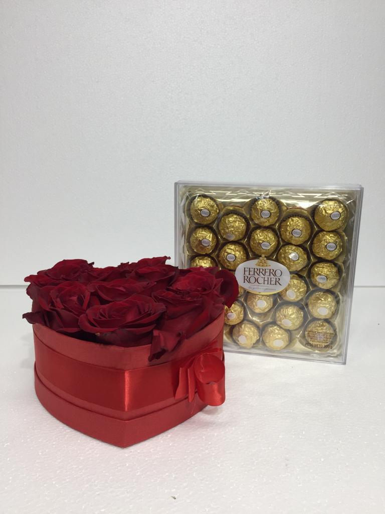 12 Rosas en Caja Corazn y Bombones Ferrero Rocher 300 Grs